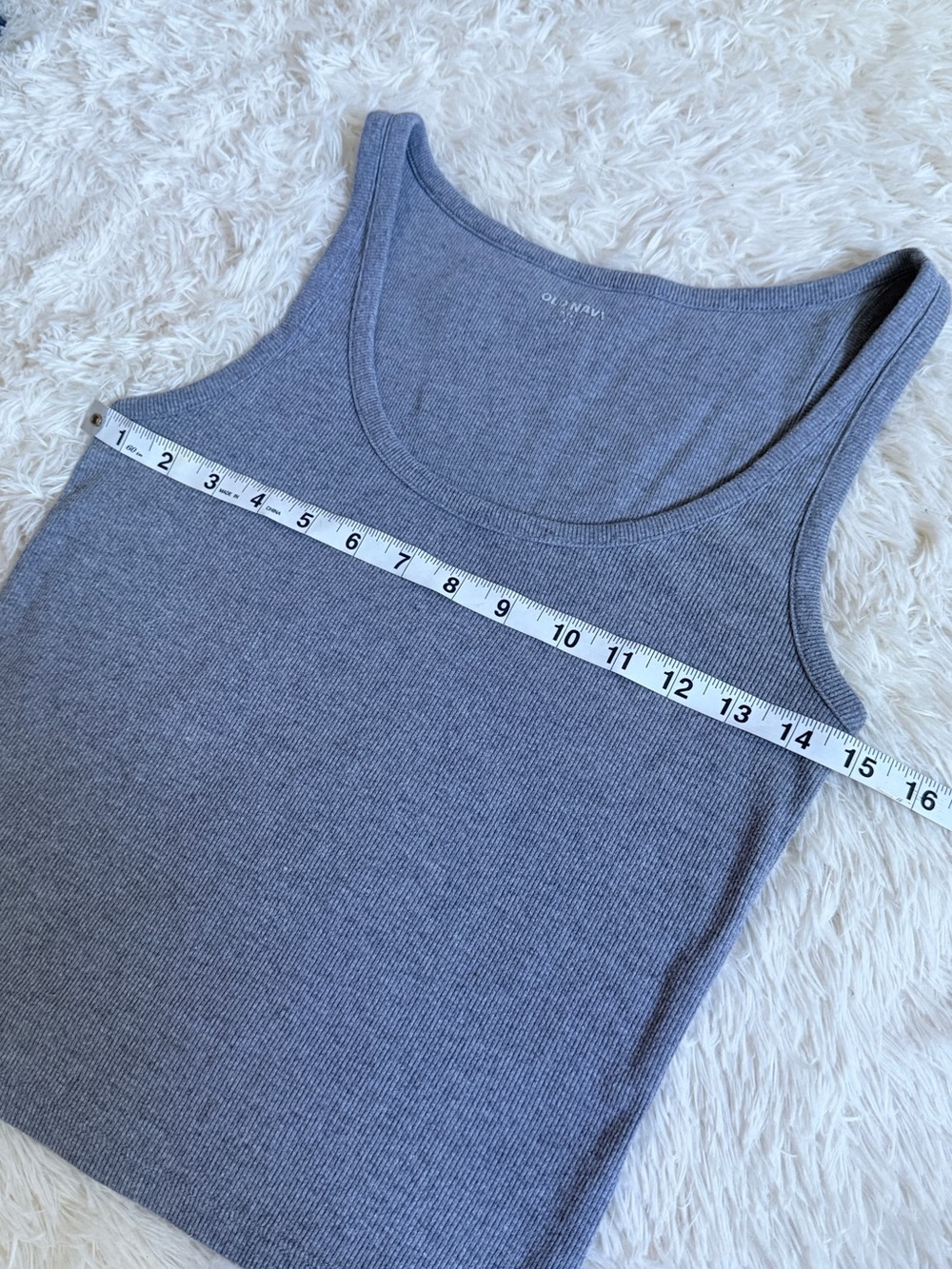 Old Navy Gray Ribbed Scoop Tank Top - Picture 3 of 4